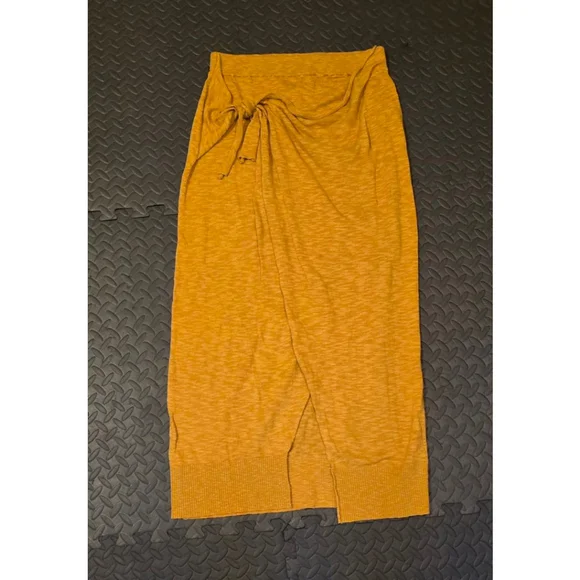 Women's Hello Nite Skirt Size M Gold - Picture 1 of 3